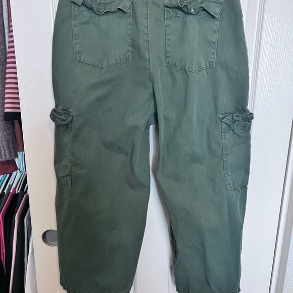 Universal Thread Green Cargo Pants High Rise Cropped - Picture 2 of 3